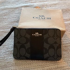 Coach Wristlet - Black Signature Print